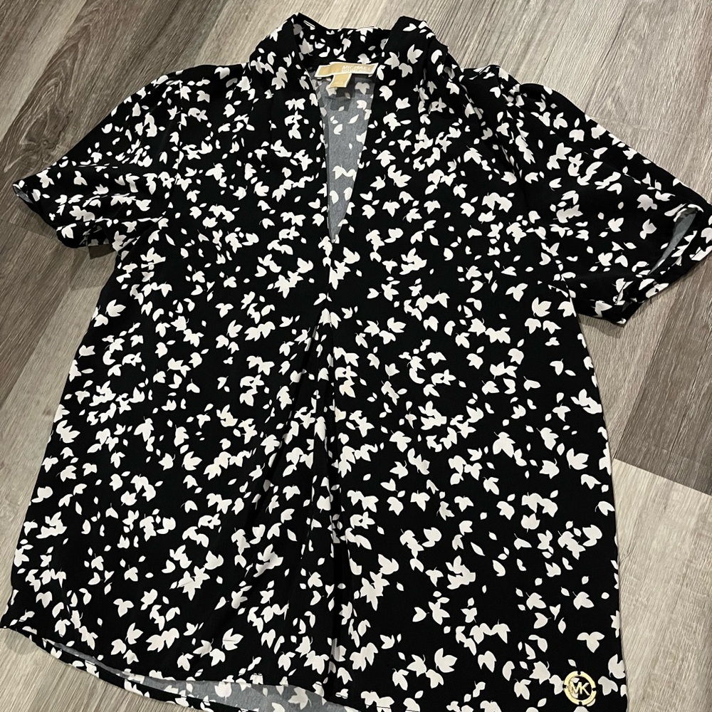 Micheal Kors Black and White Floral Short Sleeve Blouse
